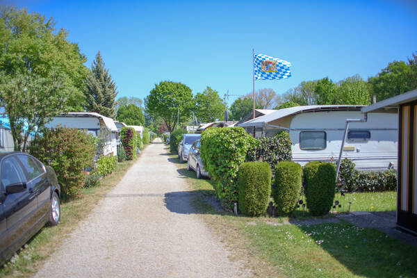 Idyllischer Wohnwagen-/Wohnmobilstellplatz in Seenähe
